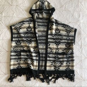 5/$35🍑AMNESIA Tribal Print Shawl/Cardigan Sweater